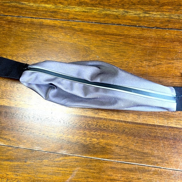 Runner’s Fanny Pack Grey and Sea Green - Picture 2 of 4